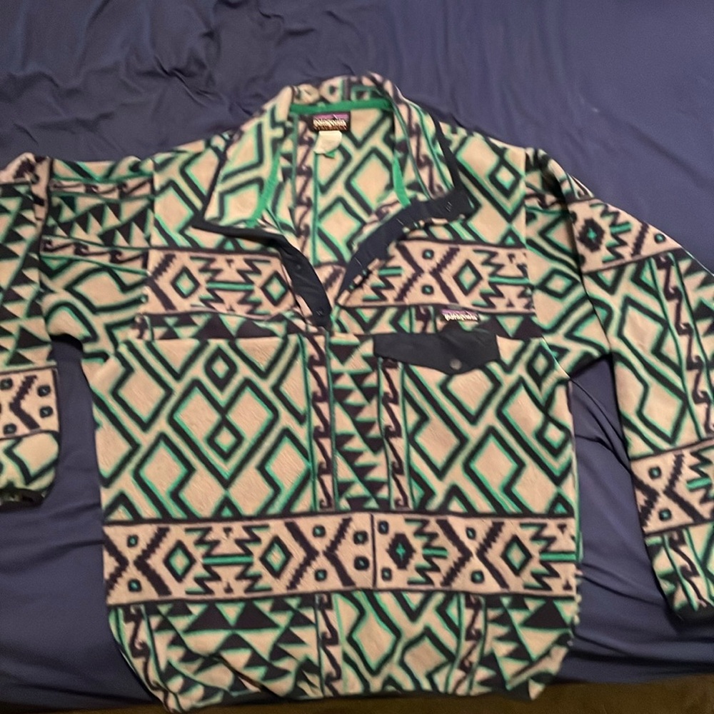 Patagonia Synchilla Snap-T Pullover Fleece: Medium -Geometric Aztec (small hole)